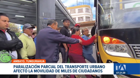 Una medida de hecho por parte del gremio de transportistas limitó el servicio de transporte en Ambato. Ciudadanos pagaron hasta USD 0.80 para movilizarse. Un reportaje de Edith Jácome