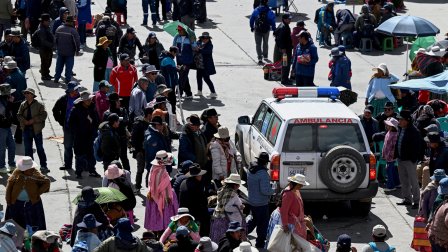 Las tomas de rutas han disparado la escasez de alimentos, medicinas y combustibles en La Paz.
