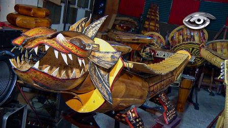 Schuberth Ganchozo no es el típico músico; es un luthier guayaquileño que lleva más de cuarenta años reviviendo los sonidos ancestrales de la cultura Huancavilca. Al transformar la caña guadúa y el lodo en verdaderas joyas sonoras, ha creado más de 200 instrumentos que rescatan nuestra identidad.