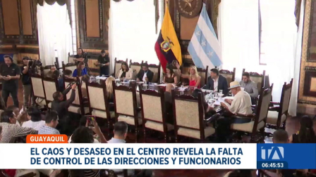 La acumulación de basura y el desorden comercial en el casco central del Puerto Principal evidencian fisuras en la gestión del cabildo. Un reportaje de Jazmín Solís