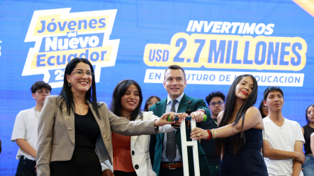El presidente Daniel Noboa durante la presentación del nuevo programa de becas "Jóvenes del Nuevo Ecuador"