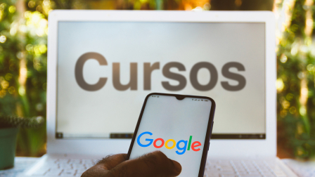 Google ofrece gratis cursos on certificado descargable.