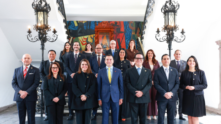 El presidente Daniel Noboa junto a su renovado gabinete ministerial, este 8 de junio de 2026, en el Palacio de Carondelet, en Quito.