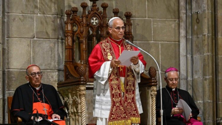 León XIV llama en Barcelona a frenar la división y fortalecer la paz