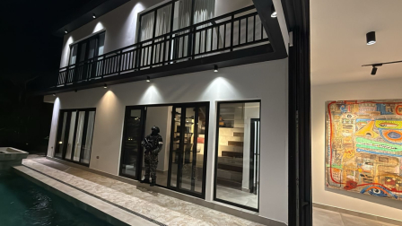 El hombre, de origen polaco, fue detenido en una vivienda en Santa Elena, informó la Policía Nacional.
