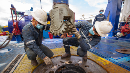 El pozo Sacha, en la Amazonía ecuatoriana, aporta 1 200 barriles de petróleo diarios.