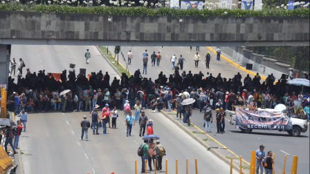 Manifestantes bloquean vía hacia el estadio Azteca previo al Mundial 2026