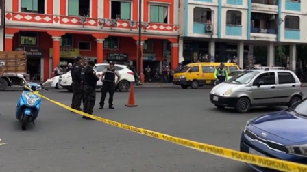 Una balacera en la av. Quito, entre Colón y Alcedo, centro de Guayaquil, causó conmoción entre los transeúntes.