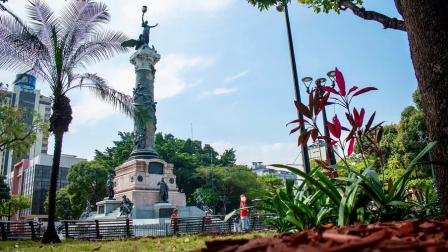El emblemático parque Centenario, en el centro de Guayaquil, permanecerá cerrado al público durante una semana por trabajos de mantenimiento.
