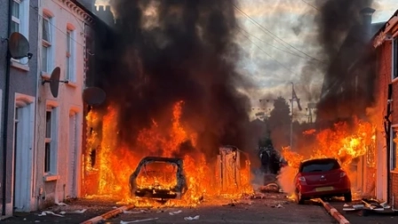 Los líderes piden calma ante el estallido de disturbios en Belfast.