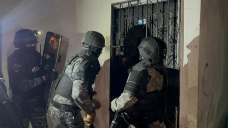 La Policía detuvo a alias 'Delito' en el sur de Quito en medio de un intento de robo de vehículo.