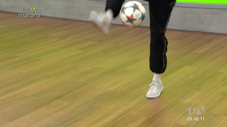 Iker Freire, freestyler, demuestra su habilidad con el balón y comparte su emoción por representar al Ecuador en una competencia mundial.