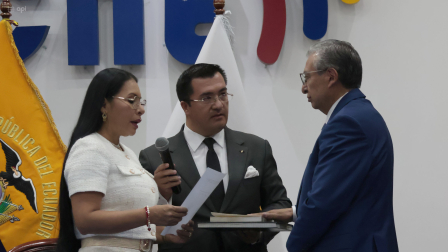 José Cabrera fue posesionado como nuevo Presidente del CNE por la consejera Diana Atamaint