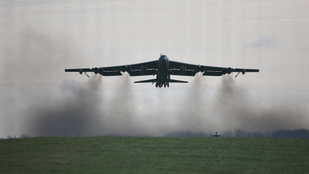 Caos en la Base Edwards tras el desplome de un B-52 Stratofortress.