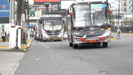 El transporte interprovincial plantea suspender sus operaciones por el alza del precio de la gasolina.