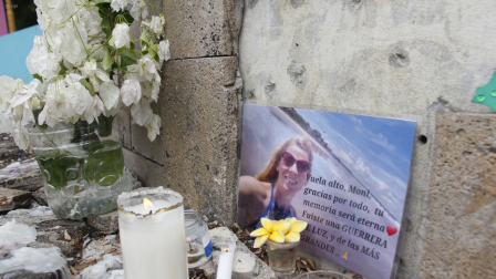 Foto en memoria de la activista Monika Silva.