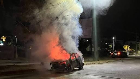 Brutal accidente en Estambul, el carro termina incendiado