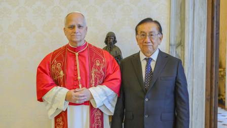El papa León XIV junto al presidente de Perú, José María Balcázar.