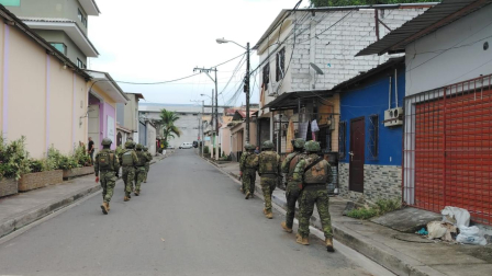 Fuerzas Armadas ejecutaron operativos de seguridad en zonas de alta conflictividad en Guayaquil el miércoles 17 de junio de 2026.