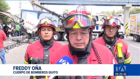 Un accidente vial en la av. Simón Bolívar, en Quito, que dejó tres personas heridas, dos de ellas en condiciones críticas. Un reportaje de Gustavo Jaramillo