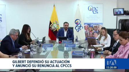 Su renuncia se da tras un video viral con José de la Gasca a sus espaldas. El concurso para Fiscal General permanece suspendido.