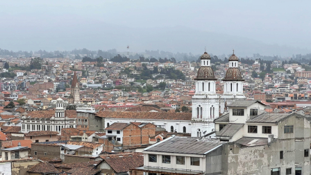 Un hombre fue hallado muerto dentro de su casa en el norte de Cuenca.
