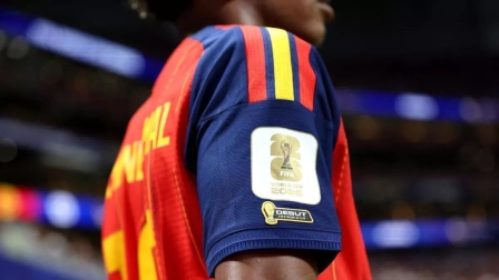 Los parches especiales distinguen a debutantes, campeones y jugadores históricos.