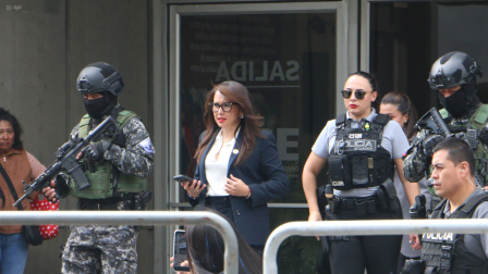 Ministra de Gobierno, Nataly Morillo, acudió a la Fiscalía General para denunciar a Rafael Correa y otros por supuesta red de espionaje.