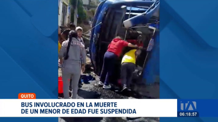 Tras el volcamiento de un bus al sur de Quito, que dejó siete heridos y un menor de edad muerto, el municipio suspendió el permiso de operación. Un reportaje de Brigette Mancheno