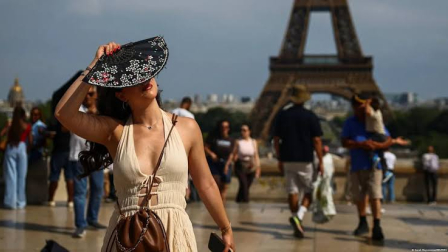 Cerca de 70.000 hogares permanecen sin electricidad en el oeste de Francia por la intensa ola de calor.