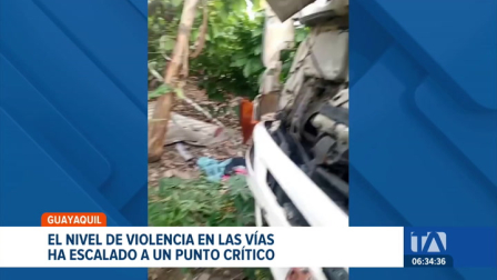 El gremio del transporte pesado alerta que los ataques armados y secuestros de contenedores en las carreteras responden a un filtración de información. Un reportaje de Catalina García