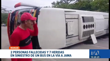El accidente del bus interprovincial se registró en el sector de la parroquia Canoa, cantón San Vicente. Se investigan las causas.