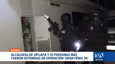 Pablo Dávila, Comandante General de la Policía , confirmó la desarticulación de una presunta red de delincuencia organizada que operaba dentro de la agencia de tránsito local. Según las investigaciones, los implicados simulaban caídas del sistema para cobrar coimas por matriculación y licencias, causando un perjuicio de $5 millones de dólares al Estado. Un reportaje de Daniel Moreira