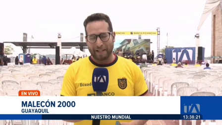 Se suman vistiendo camisetas y habilitando espacios para ver el partido. En el Malecón 2000 se instaló una pantalla gigante para la hinchada. Un reportaje de Ricardo Cruzatty