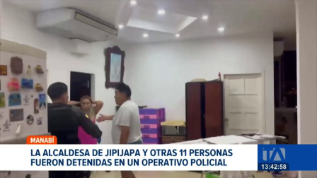 La Fiscalía investiga un caso de delincuencia organizada relacionado con el cobro de trámites en la agencia de tránsito de ese cantón. Un reportaje de Carlos Sacoto