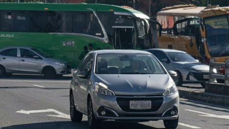 Un choque entre un bus y un automóvil se registra la mañana de este lunes 29 de junio de 2026.