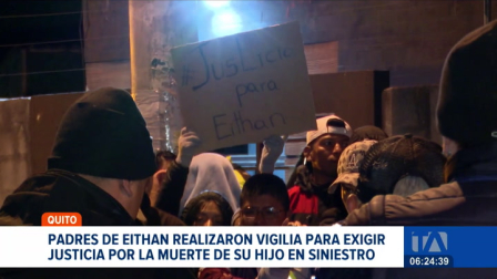 Familiares del menor fallecido en el accidente de Caupicho se concentraron para rechazar la libertad condicional otorgada al chofer del bus involucrado. Un reportaje de Brigette Mancheno