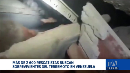 Hasta el momento 33 personas han sido rescatadas. Bomberos de Quito son protagonistas en algunas de estas historias de vida.Un reportaje de María Fernanda Utreras
