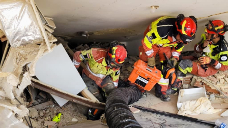 El Cuerpo de Bomberos de Quito continúa en Venezuela cumpliendo con labores de búsqueda de víctimas de los terremotos.