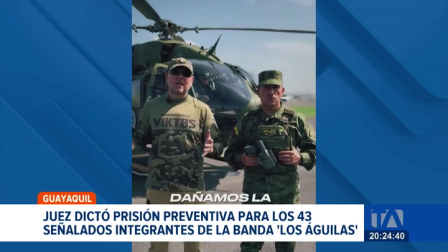 Los sujetos festejaban con armas de guerra la narcofiesta de alias 'Cheo'. El líder delictivo escapó pero es rastreado por militares. Un reportaje de Catalina García