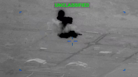 Cazas de Estados Unidos lanzan un ataque contra objetivos militares iraníes en el estrecho de Ormuz y sus alrededores, el domingo.