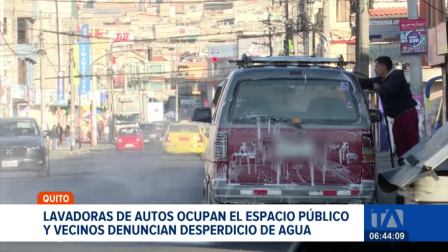 Un recorrido periodístico constató la proliferación de lavadores de carros que operan de forma irregular tomándose las aceras y calles en el sur de Quito. Un reportaje de Brigette Mancheno