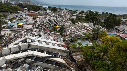 Así lucen los edificios colapsados en el estado de La Guaira tras los debastadores terremotos.