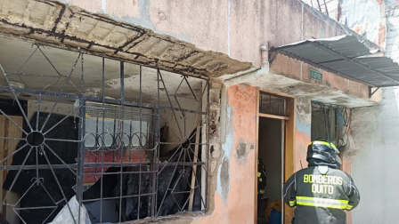 La vivienda de un adulto mayor resultó afectada por una deflagración.