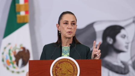 La presidenta de México, Claudia Sheinbaum, habla durante una rueda de prensa este miércoles, en el Palacio Nacional de Ciudad de México (México).