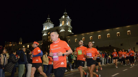 La Ruta de las Iglesias es una competencia atlética que se realiza de noche en Quito.