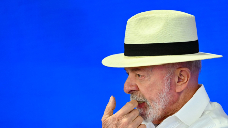 El presidente de Brasil, Luiz Inácio Lula da Silva, hace un gesto durante un acto para anunciar un programa destinado a fomentar el pago de deudas en el Palacio de Planalto, en Brasilia, el 29 de junio de 2026.