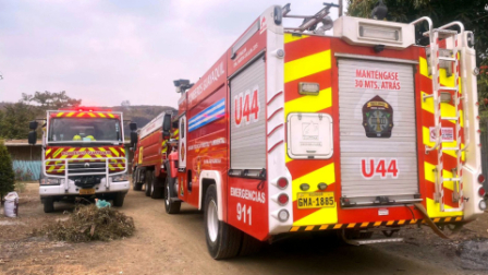 Incendio estructural moviliza a equipos de emergencia en Monte Sinaí