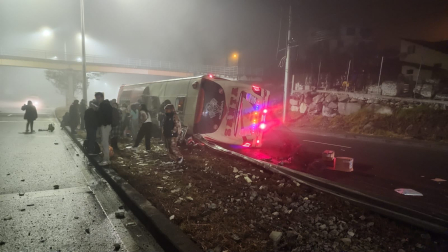 Bus siniestrado deja un fallecido y diez heridos en la vía Cuenca-Azogues