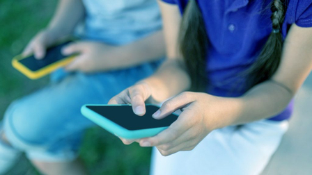 Francia es el primer país de la Unión Europea en prohibir las redes sociales a menores de 15 años.